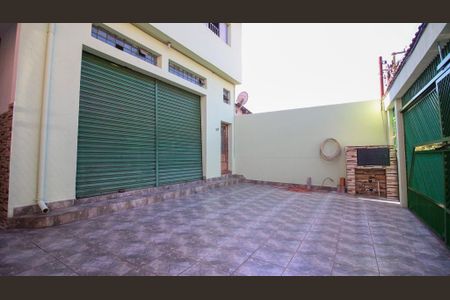 Casa para alugar com 249m², 2 quartos e 5 vagas Casa para alugar com 249m², 2 quartos e 5 vagasÁrea Externa