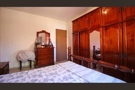 Quarto 1 de casa para alugar com 2 quartos, 249m² em Jardim Iva, São Paulo