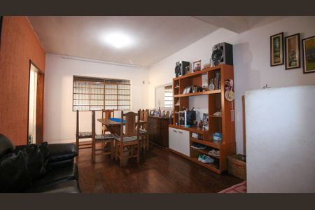 Casa para alugar com 249m², 2 quartos e 5 vagas Casa para alugar com 249m², 2 quartos e 5 vagasSala