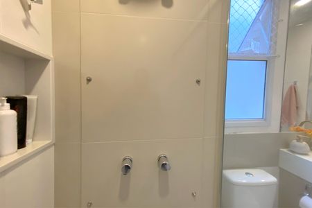 Apartamento à venda com 95m², 3 quartos e 2 vagas Apartamento à venda com 95m², 3 quartos e 2 vagasBanheiro da Suíte