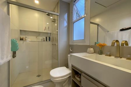 Apartamento à venda com 95m², 3 quartos e 2 vagas Apartamento à venda com 95m², 3 quartos e 2 vagasBanheiro da Suíte