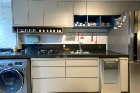 Apartamento à venda com 95m², 3 quartos e 2 vagas Apartamento à venda com 95m², 3 quartos e 2 vagasCozinha e Área de Serviço