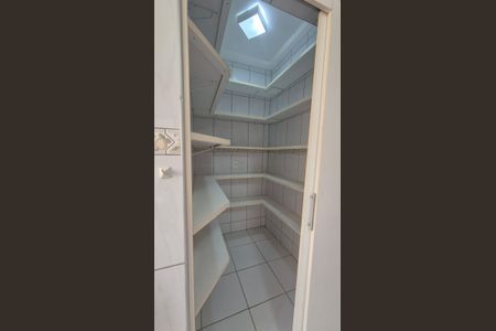 Despensa de casa de condomínio à venda com 4 quartos, 242m² em Parque das Flores, Campinas