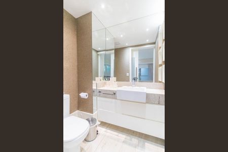 Banheiro de apartamento à venda com 1 quarto, 49m² em Praia de Belas, Porto Alegre