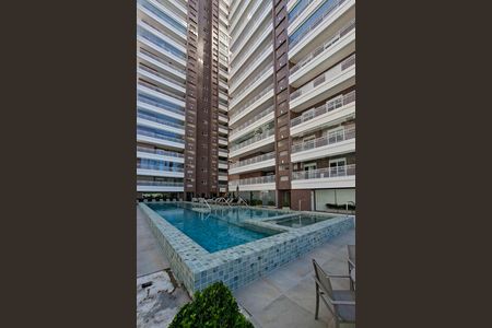 Apartamento para alugar com 121m², 3 quartos e 3 vagas Apartamento para alugar com 121m², 3 quartos e 3 vagasÁrea comum - Piscina