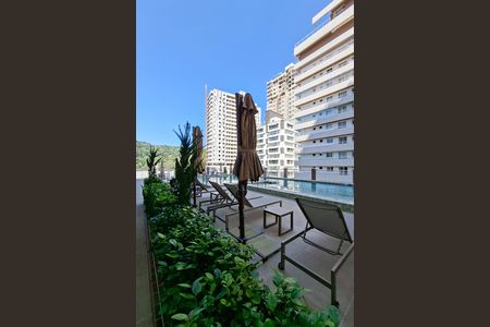 Apartamento para alugar com 121m², 3 quartos e 3 vagas Apartamento para alugar com 121m², 3 quartos e 3 vagasÁrea comum - Piscina