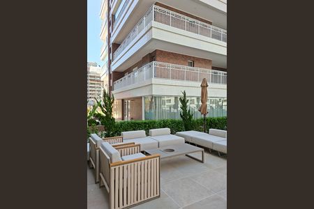 Apartamento para alugar com 121m², 3 quartos e 3 vagas Apartamento para alugar com 121m², 3 quartos e 3 vagasÁrea comum - Piscina