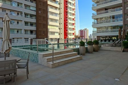 Apartamento para alugar com 121m², 3 quartos e 3 vagas Apartamento para alugar com 121m², 3 quartos e 3 vagasÁrea comum - Piscina