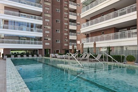 Apartamento para alugar com 121m², 3 quartos e 3 vagas Apartamento para alugar com 121m², 3 quartos e 3 vagasÁrea comum - Piscina