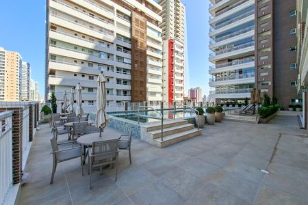 Apartamento para alugar com 121m², 3 quartos e 3 vagas Apartamento para alugar com 121m², 3 quartos e 3 vagasÁrea comum - Piscina