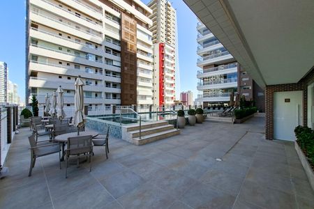 Apartamento para alugar com 121m², 3 quartos e 3 vagas Apartamento para alugar com 121m², 3 quartos e 3 vagasÁrea comum - Piscina