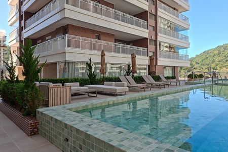 Apartamento para alugar com 121m², 3 quartos e 3 vagas Apartamento para alugar com 121m², 3 quartos e 3 vagasÁrea comum - Piscina
