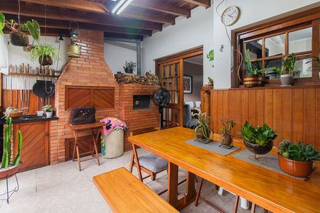 Casa de condomínio à venda com 126m², 3 quartos e 2 vagasChurrasqueira