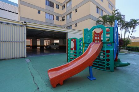 Apartamento para alugar com 55m², 2 quartos e 1 vaga Apartamento para alugar com 55m², 2 quartos e 1 vagaÁrea comum - Playground