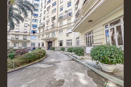 Apartamento à venda com 107m², 2 quartos e sem vaga Apartamento à venda com 107m², 2 quartos e sem vagaFachada