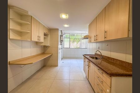 Apartamento à venda com 107m², 2 quartos e sem vaga Apartamento à venda com 107m², 2 quartos e sem vagaCozinha