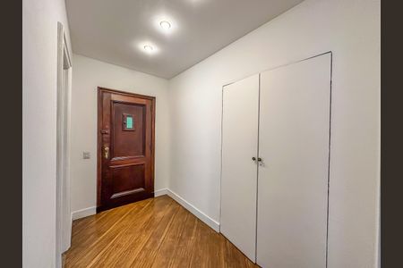 Apartamento à venda com 107m², 2 quartos e sem vaga Apartamento à venda com 107m², 2 quartos e sem vagaCorredor