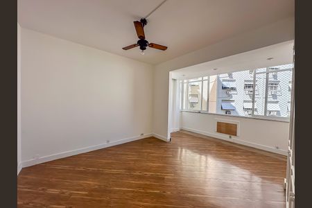 Apartamento à venda com 107m², 2 quartos e sem vaga Apartamento à venda com 107m², 2 quartos e sem vagaSala