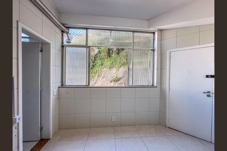 Apartamento à venda com 107m², 2 quartos e sem vaga Apartamento à venda com 107m², 2 quartos e sem vagaÁrea de Serviço