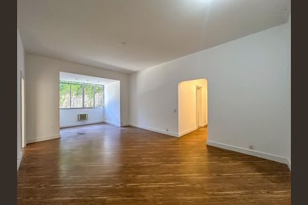 Apartamento à venda com 107m², 2 quartos e sem vaga Apartamento à venda com 107m², 2 quartos e sem vagaSala