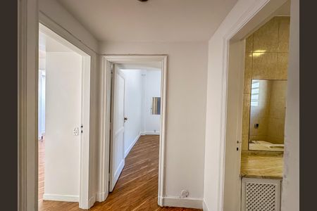 Apartamento à venda com 107m², 2 quartos e sem vaga Apartamento à venda com 107m², 2 quartos e sem vagaCorredor