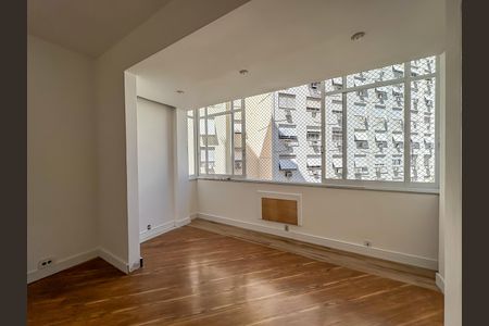 Apartamento à venda com 107m², 2 quartos e sem vaga Apartamento à venda com 107m², 2 quartos e sem vagaSala