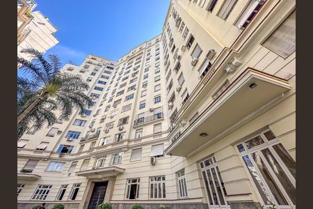 Apartamento à venda com 107m², 2 quartos e sem vaga Apartamento à venda com 107m², 2 quartos e sem vagaFachada