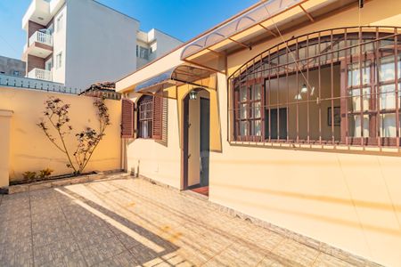 Casa à venda com 90m², 2 quartos e 1 vaga Casa à venda com 90m², 2 quartos e 1 vagaFachada