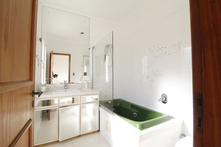 Casa à venda com 300m², 4 quartos e 2 vagasBanheiro da Suíte 1