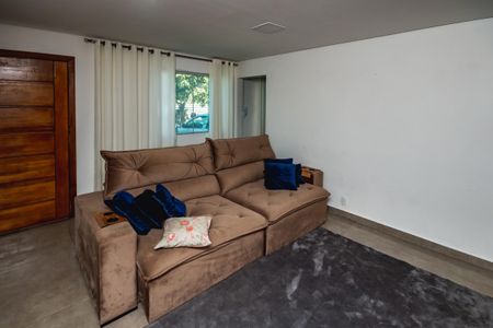 Sala de casa à venda com 4 quartos, 160m² em Braúnas, Belo Horizonte