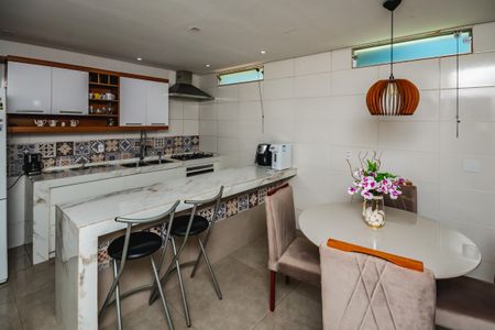 Casa à venda com 160m², 4 quartos e 2 vagasCozinha