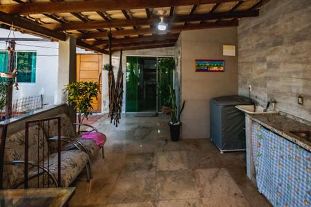 Casa à venda com 160m², 4 quartos e 2 vagasÁrea de Serviço