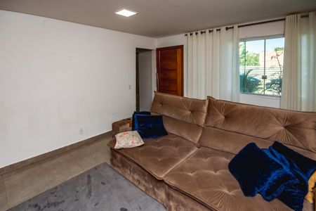 Casa à venda com 160m², 4 quartos e 2 vagasSala