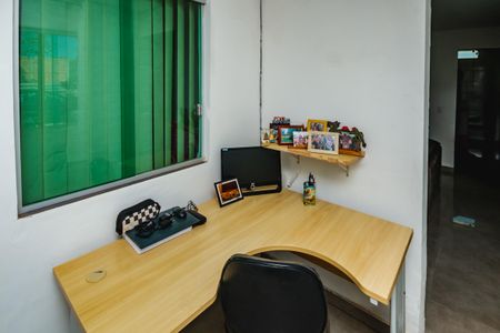 Casa à venda com 160m², 4 quartos e 2 vagasEscritório