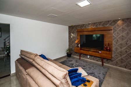 Sala de casa à venda com 4 quartos, 160m² em Braúnas, Belo Horizonte