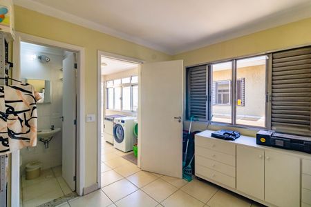 Casa à venda com 350m², 3 quartos e 4 vagasQuarto de Serviço