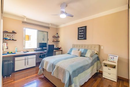 Casa à venda com 350m², 3 quartos e 4 vagasSuíte 2