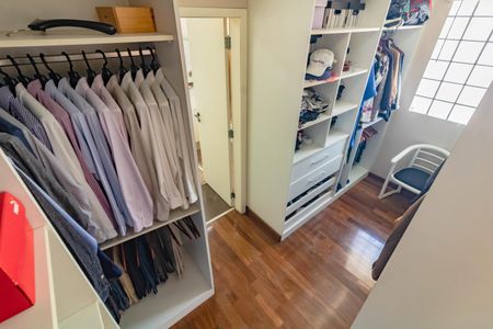 Casa à venda com 350m², 3 quartos e 4 vagasSuíte 3