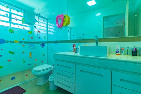 Casa à venda com 350m², 3 quartos e 4 vagasBanheiro da Suíte 1