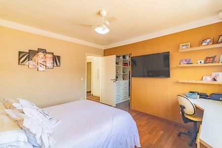 Casa à venda com 350m², 3 quartos e 4 vagasSuíte 3