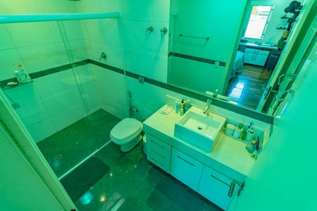 Casa à venda com 350m², 3 quartos e 4 vagasBanheiro da Suíte 2