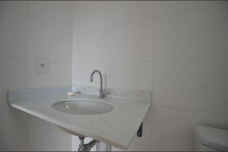 Banheiro da Suíte de apartamento para alugar com 2 quartos, 57m² em Marechal Hermes, Rio de Janeiro