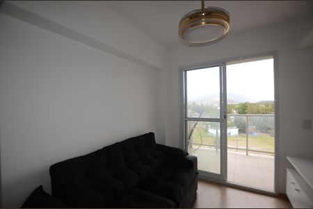 Sala de apartamento para alugar com 2 quartos, 57m² em Marechal Hermes, Rio de Janeiro