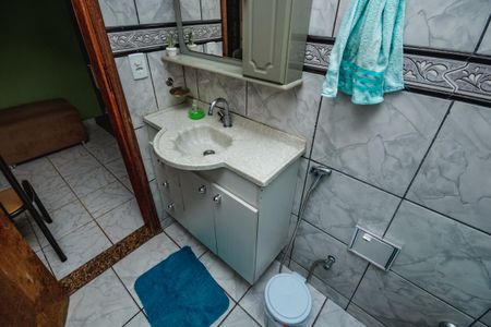 Casa à venda com 180m², 2 quartos e 2 vagasBanheiro Social