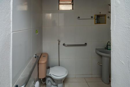 Casa à venda com 180m², 2 quartos e 2 vagasBanheiro Suíte