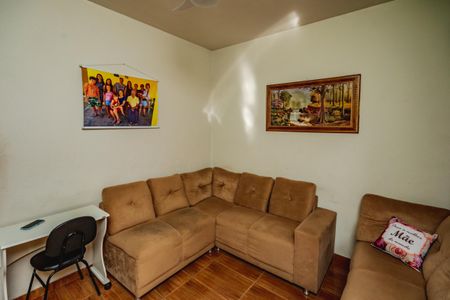 Casa à venda com 180m², 2 quartos e 2 vagasSala