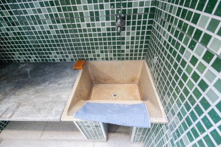 Casa à venda com 100m², 2 quartos e 1 vagaÁrea de serviço 1