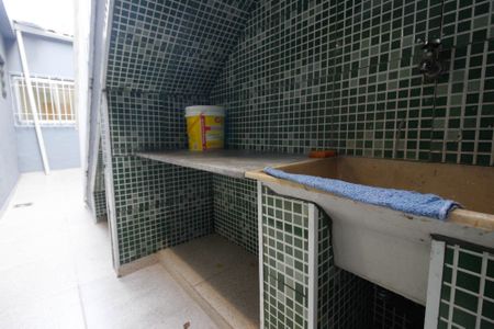 Casa à venda com 100m², 2 quartos e 1 vagaÁrea de serviço 1