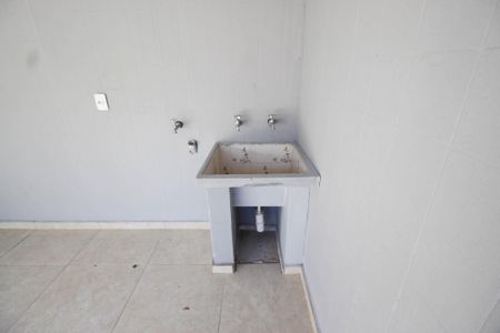 Casa à venda com 100m², 2 quartos e 1 vagaÁrea de serviço 2