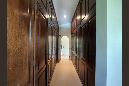 Casa à venda com 331m², 3 quartos e 6 vagasCloset Suíte 1